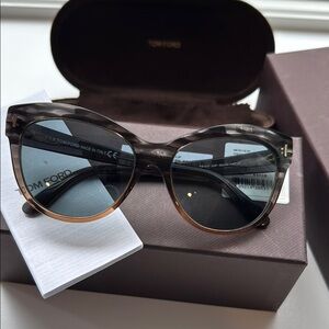Tom Ford Women's Lily Sunglasses Dark Brown excellent condition!